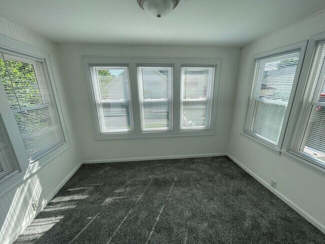 Building Photo - 1622 S 58th St