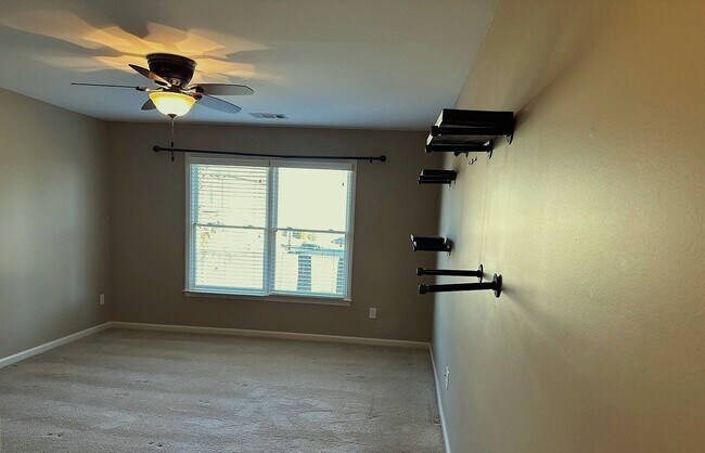 Building Photo - 5 Bedroom /4 Bath House in LAKELAND!!!