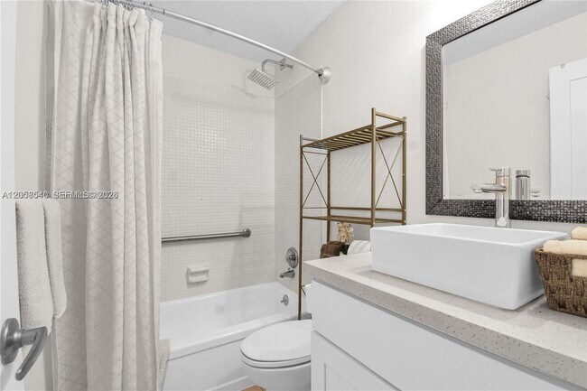 Building Photo - 2701 Middle River Dr