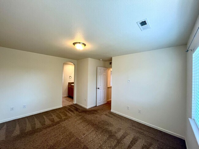 Building Photo - 3115 Swan Point Dr