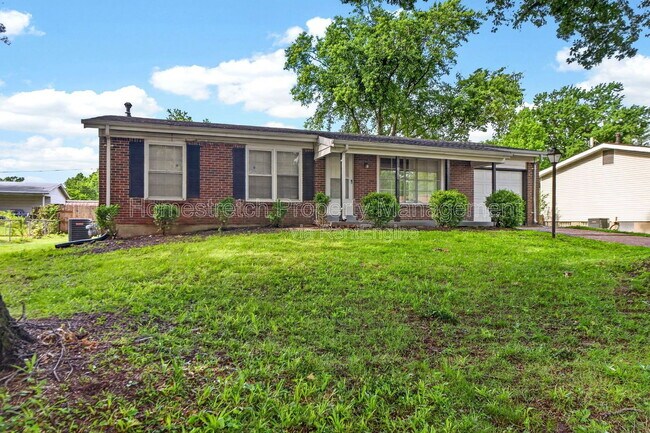 Building Photo - 1310 Petite Dr