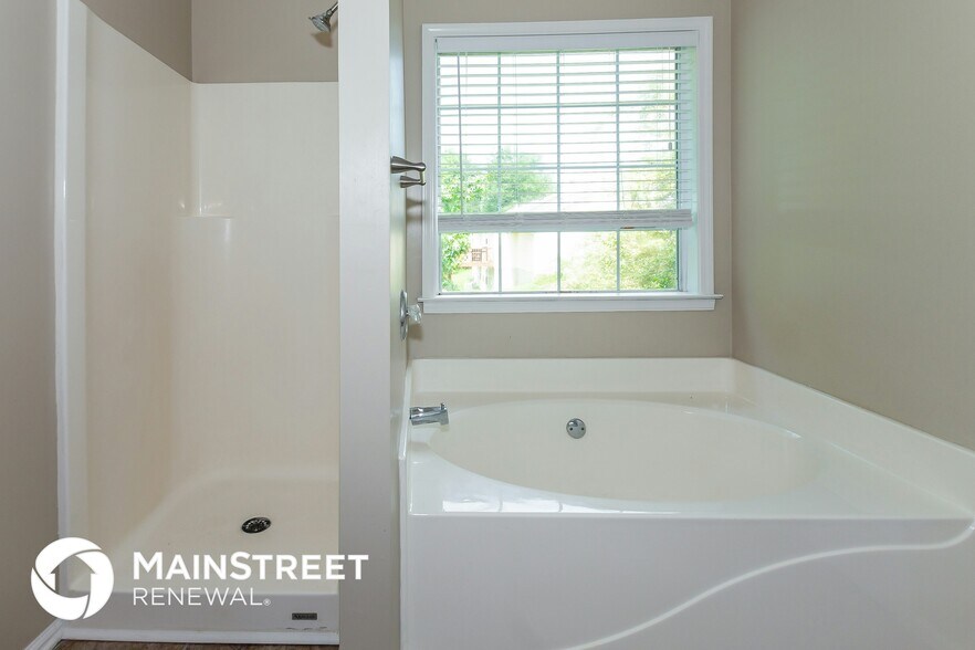 Building Photo - 121 Aristocratic Way