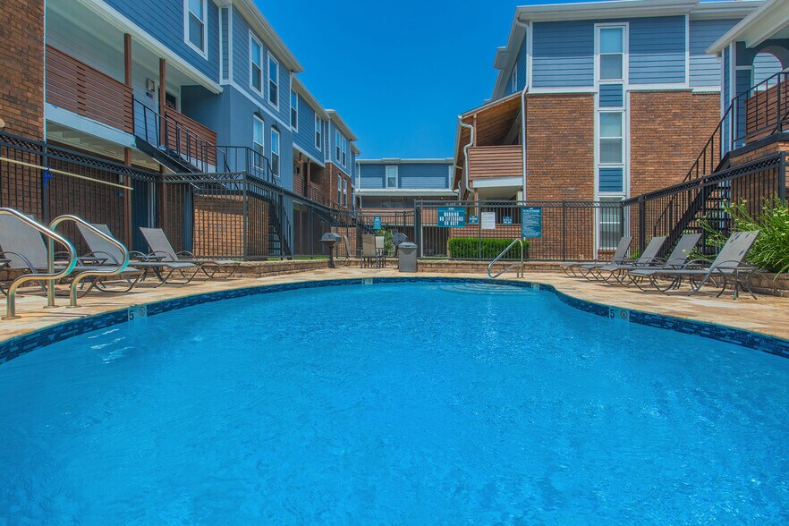 Primary Photo - The Arts Apartments at West Napoleon