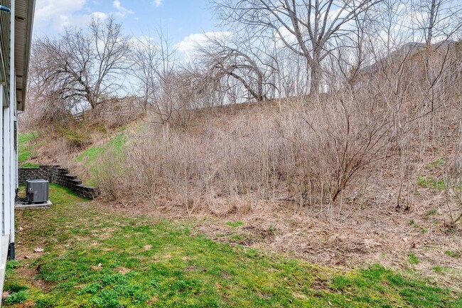 Building Photo - Welcome to this 3 bedroom, 2.5 bathroom to...