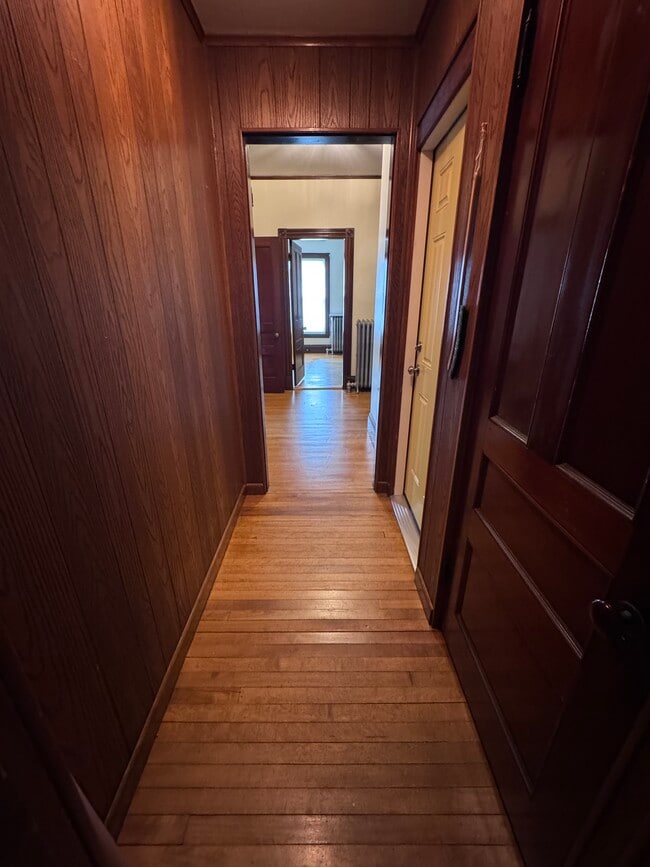 Building Photo - 157 College St