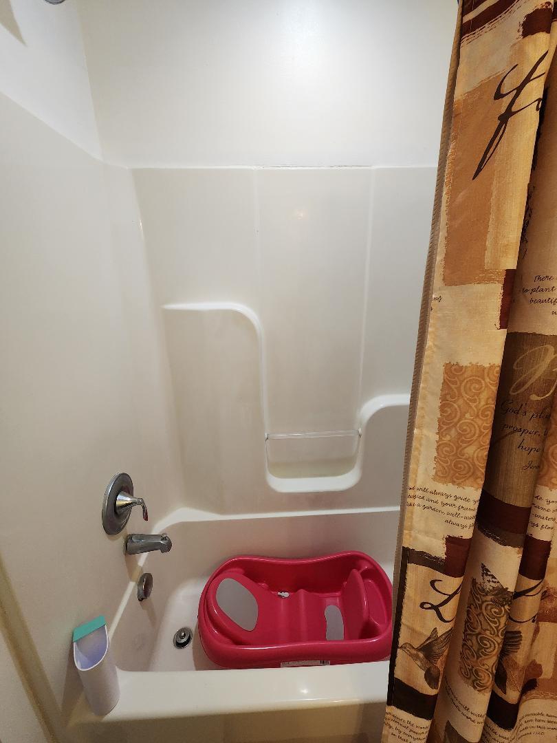 Upstairs Guest Bathroom - 4205 Riding Place Rd