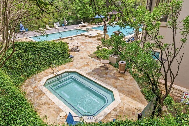 Building Photo - Amazing 1 bedroom, 1 bathroom Condo in Montevista!