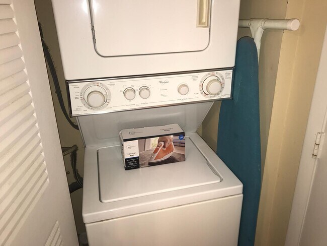 Building Photo - 1739 Village Blvd