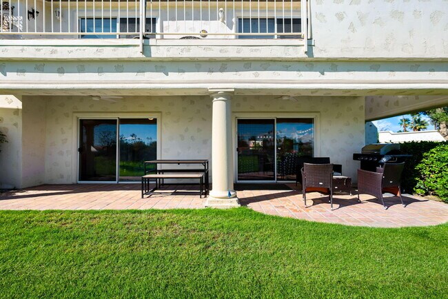 Building Photo - 270 Vista Royale Cir E