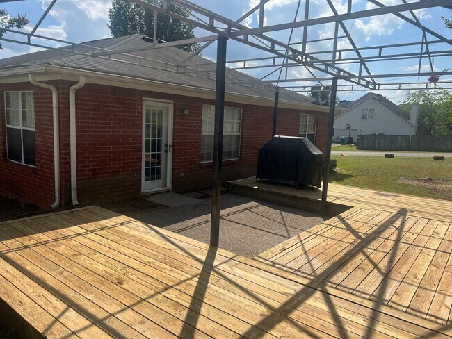 Building Photo - Great 3BR Home in Spring Hill