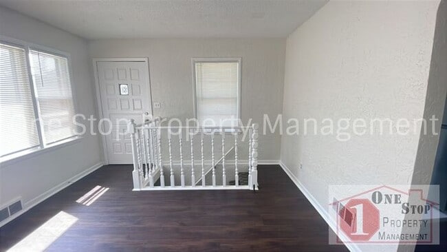 Building Photo - Beautifully Remodeled 2-bedroom, 1-bath ho...