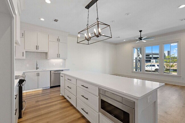 Building Photo - Luxury Townhome for Rent in Waterpointe | 3 Bed | 2.5 Bath | Private Courtyard