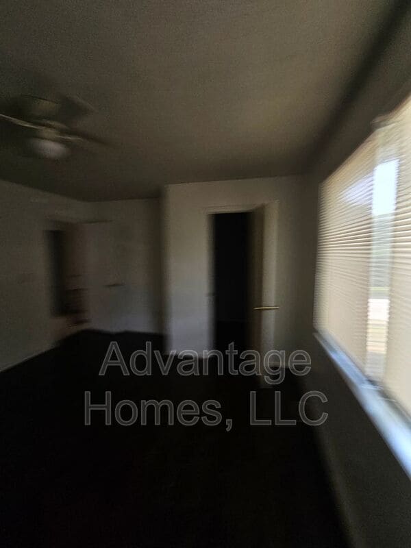 Building Photo - 715 N 70th Terrace