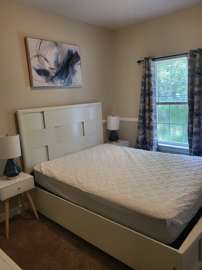 Building Photo - 407 S Elgin Ct