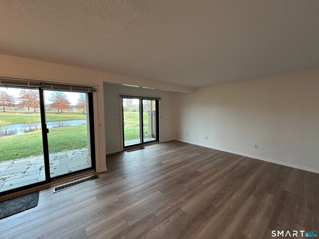 Building Photo - 419 Heritage Vlg