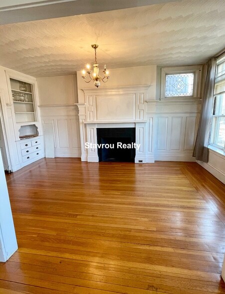 Building Photo - 1681 Beacon St