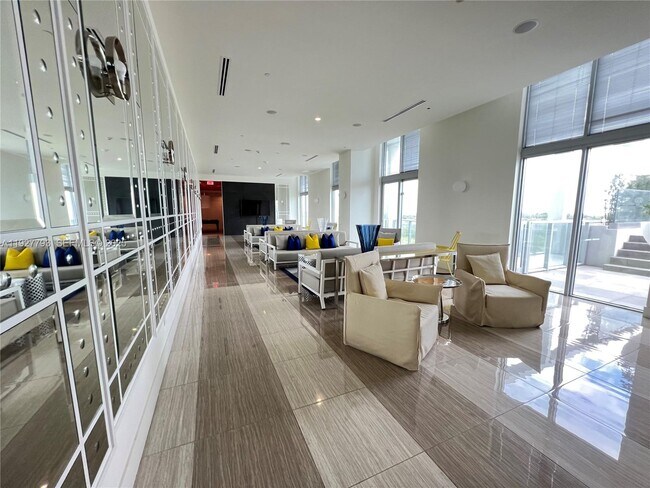 Building Photo - 2000 Metropica Wy