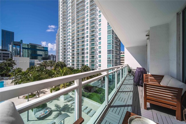 Building Photo - 950 Brickell Bay Dr