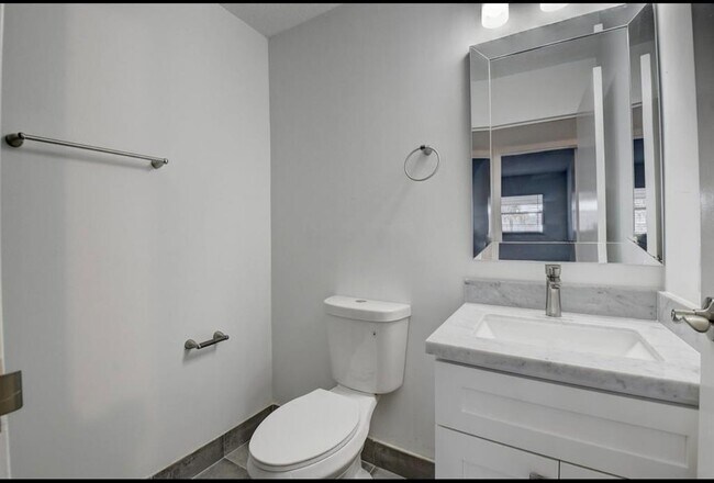 Building Photo - 125 Brittany Terrace