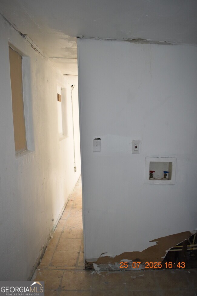 Building Photo - 1083 Nassau Pl