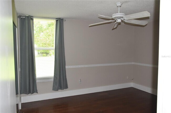 Building Photo - 528 Orange Dr