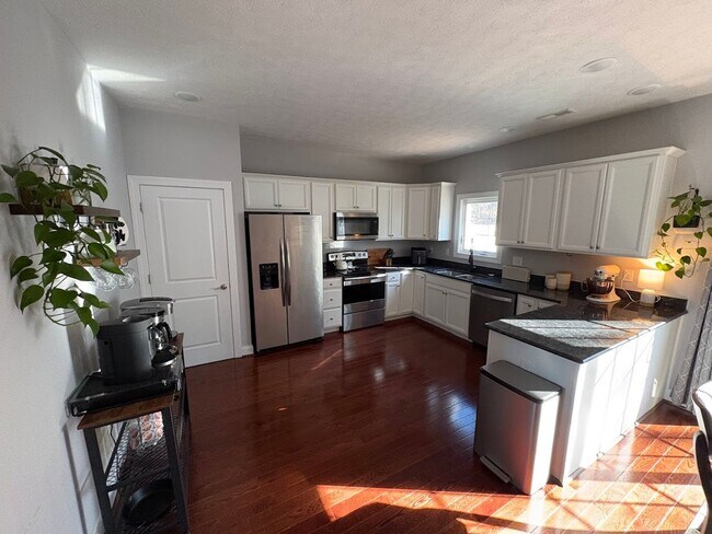 Building Photo - Townhouse for Rent in Spring Oaks!