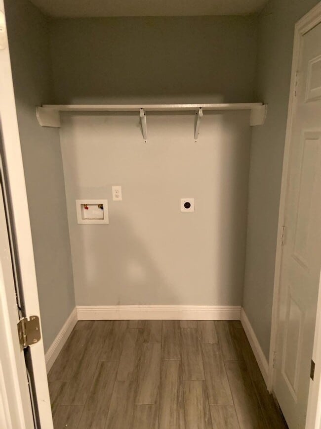 Building Photo - 3031 Groton Dr