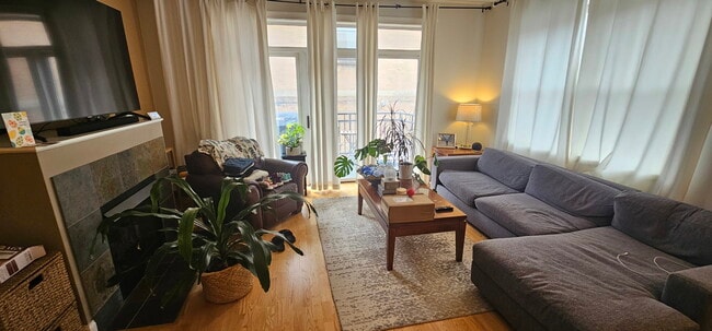 Building Photo - 2330 W St Paul Ave