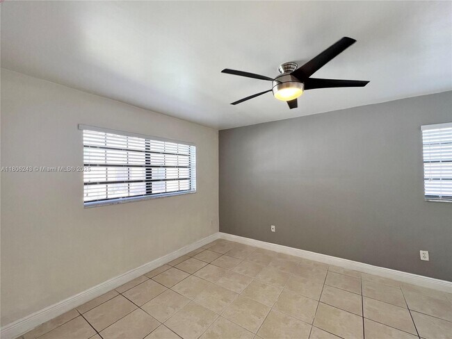 Building Photo - 6241 SW 138th Ct