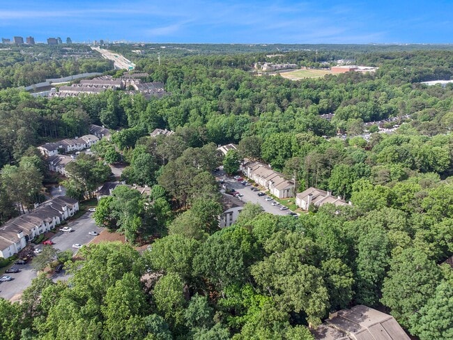 Building Photo - 2704 Huntingdon Chase