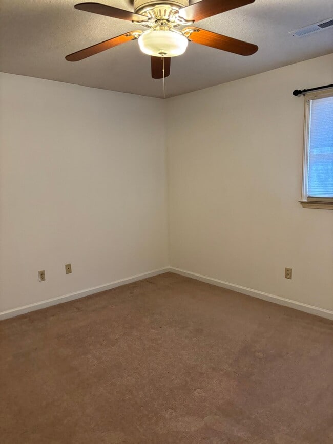 Building Photo - 1460 Crowndale Dr