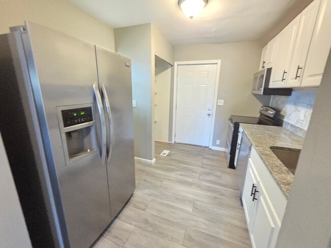 Building Photo - 4346 Swan Ave