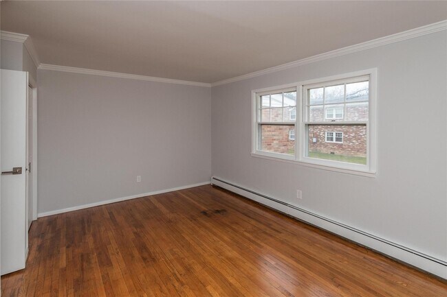 Building Photo - 136 N Chestnut St