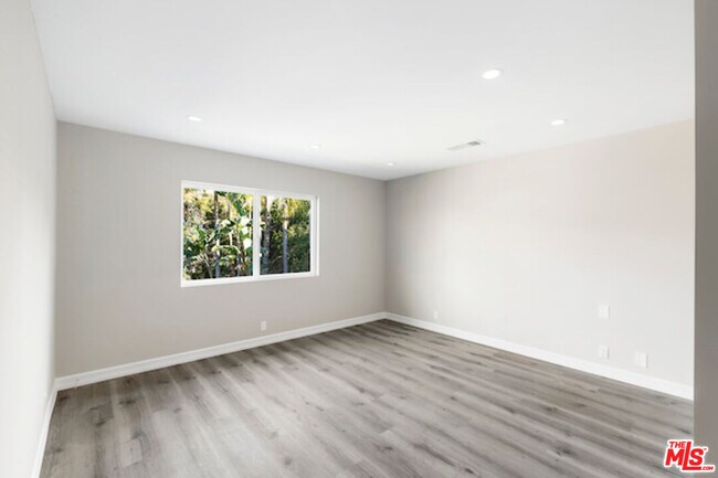 Building Photo - 164 N Willaman Dr