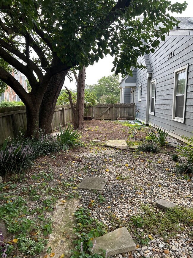 Building Photo - 7816 Coachford Ct