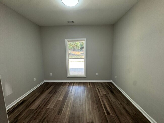 Building Photo - 228 E Render St