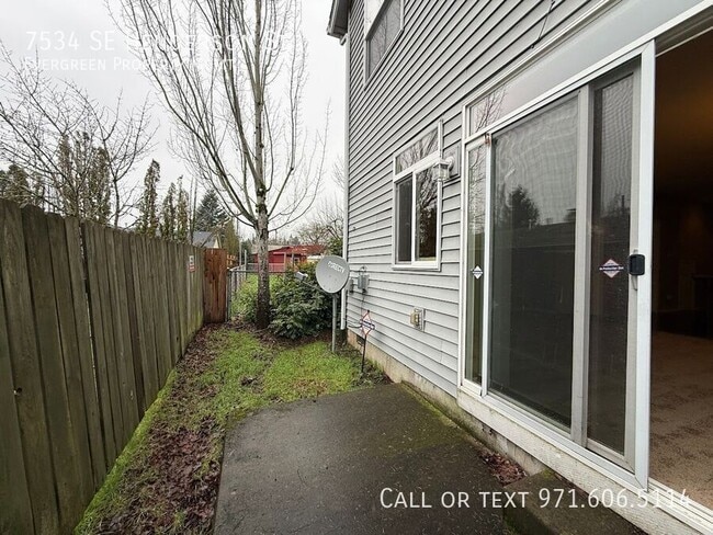 Building Photo - 7534 SE Henderson St