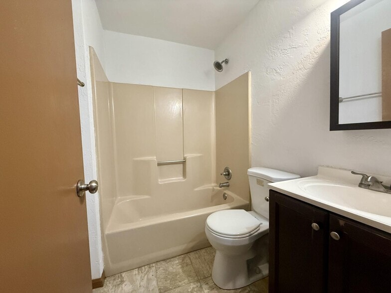 Building Photo - 81 Hillside Ln