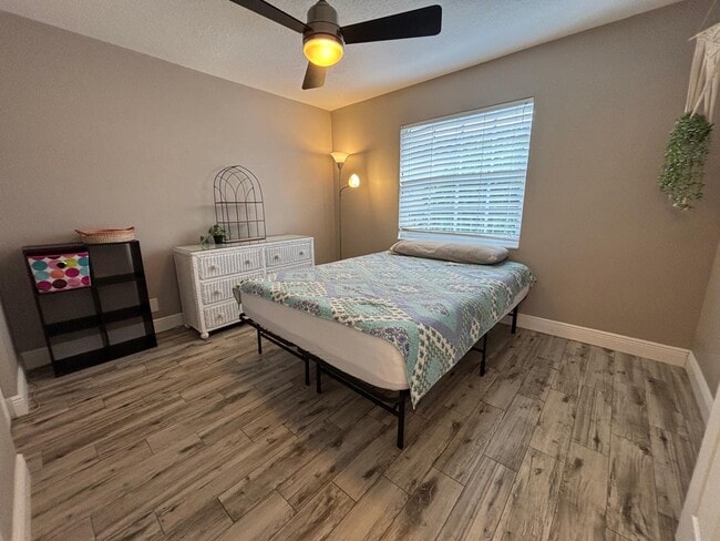 Building Photo - 1035 Lake Shore Dr