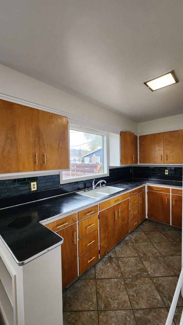 Building Photo - Centrally Located Three Bedroom House with...