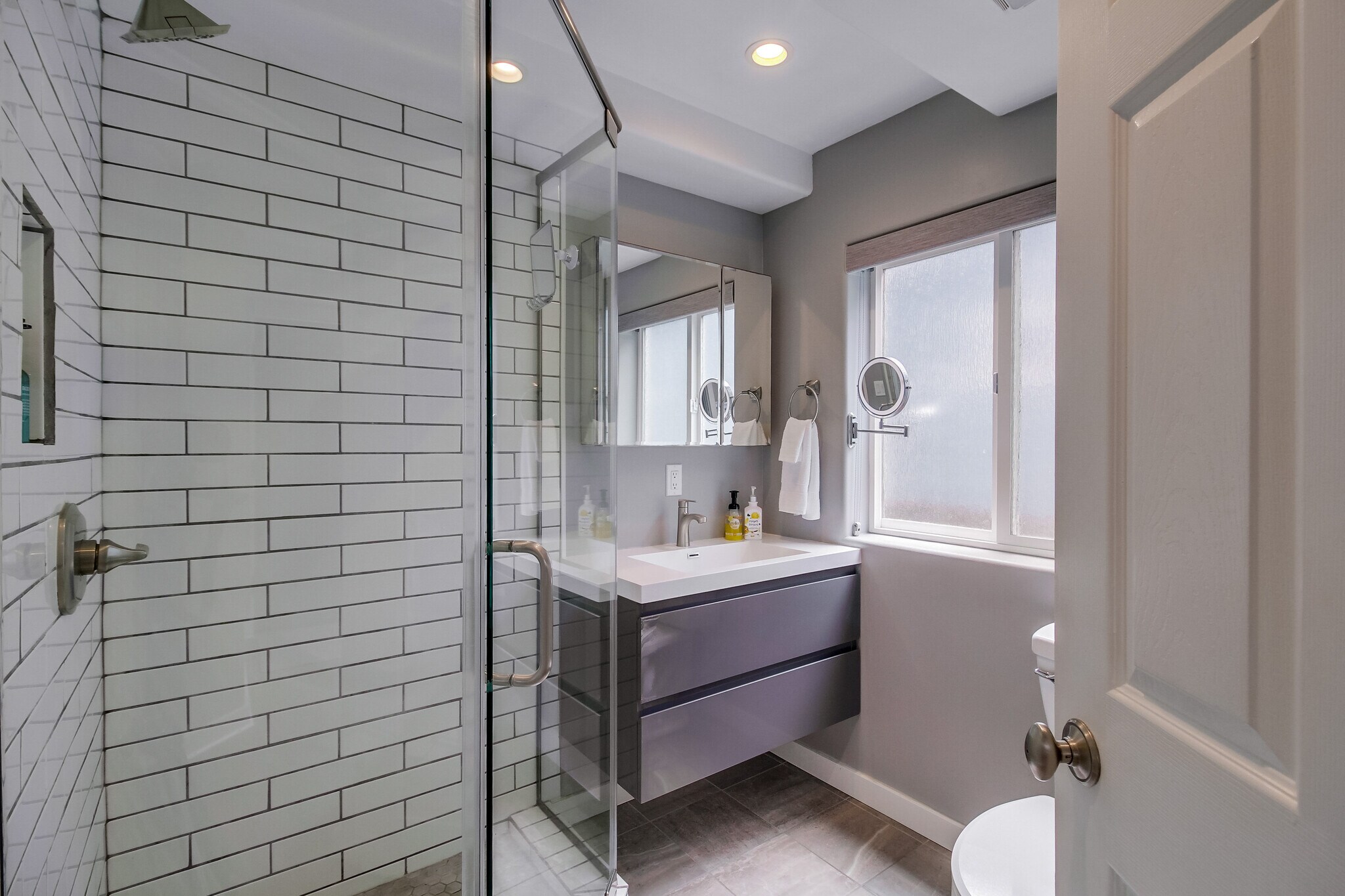 Building Photo - 735 Whiting Ct