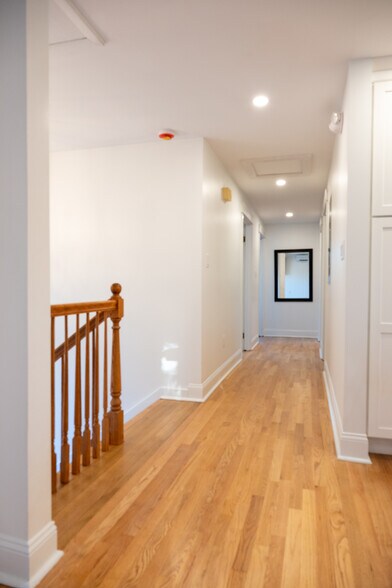 Building Photo - 6 Eastfield Rd