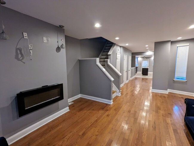 Building Photo - Cozy West Philly Home 4br/2.5ba w/ Hardwoo...