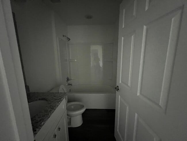 Building Photo - 9 Maple Ln