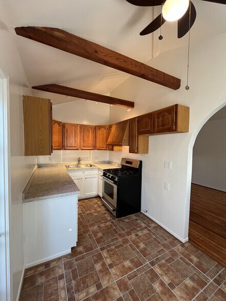 Kitchen - 256 17th St