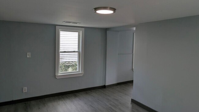 Building Photo - 510 6th Ave