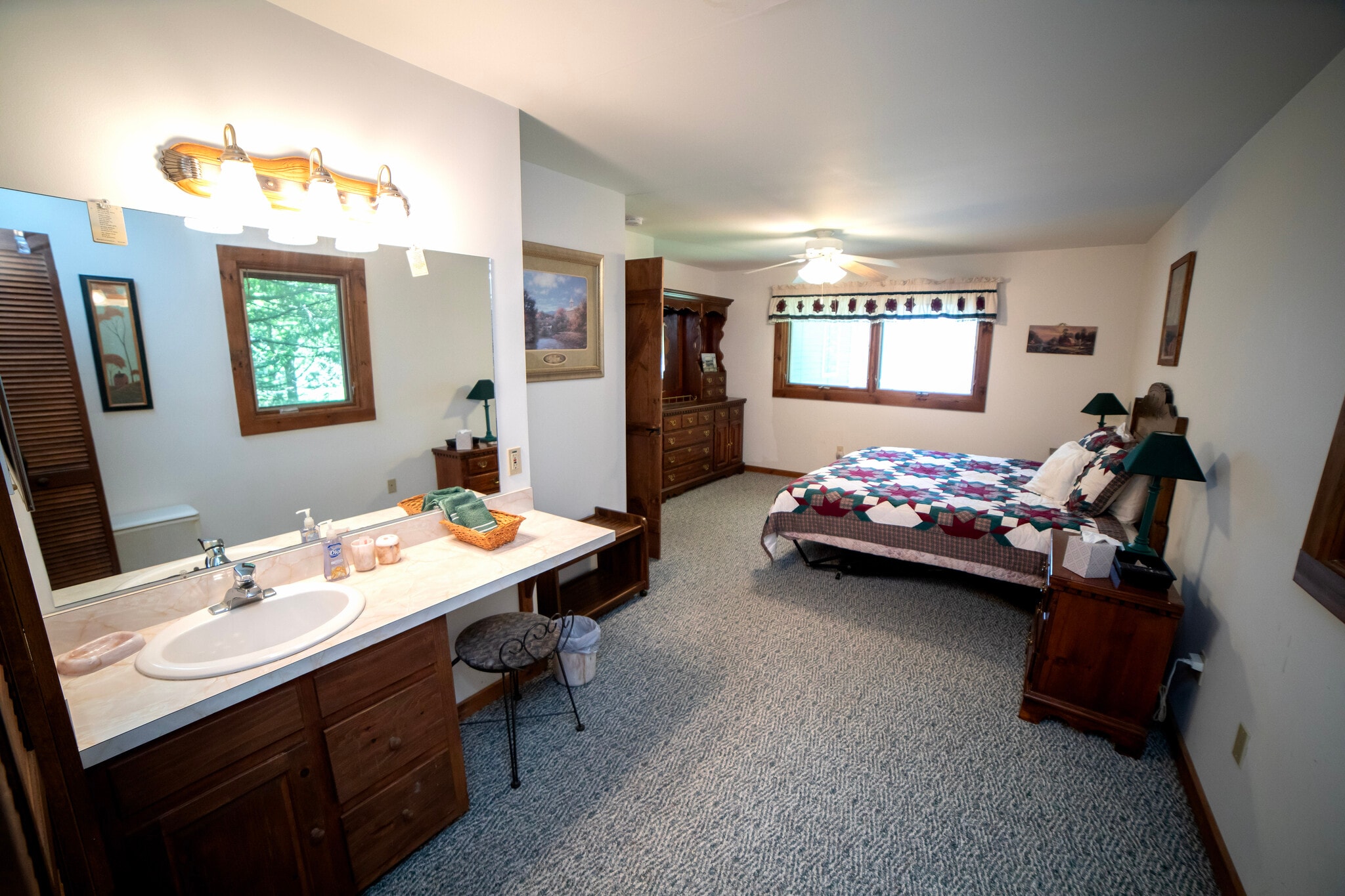 Master bedroom with king bed and vanity - 6 Sandy Cv