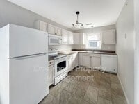 Building Photo - 414 W 4th St