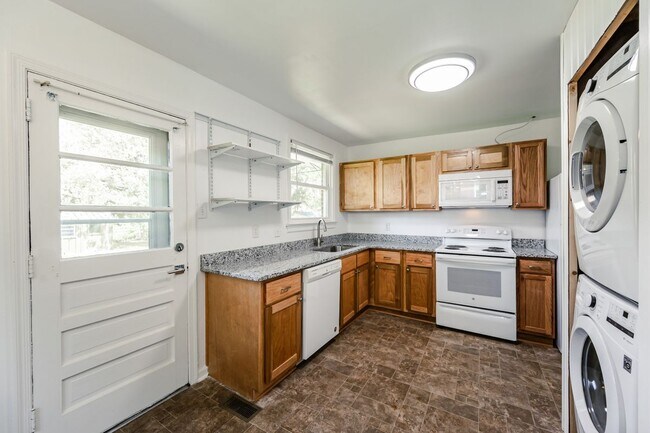Building Photo - 9507 Stockbridge Dr
