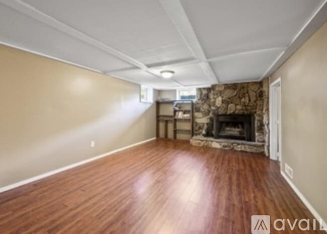 Building Photo - 6601 Jersey Ave N